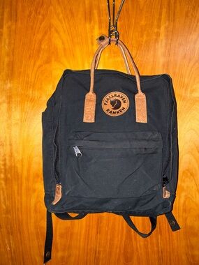 Fjall Raven Kanken 2 Black Everyday Outdoor Backpack 16 L